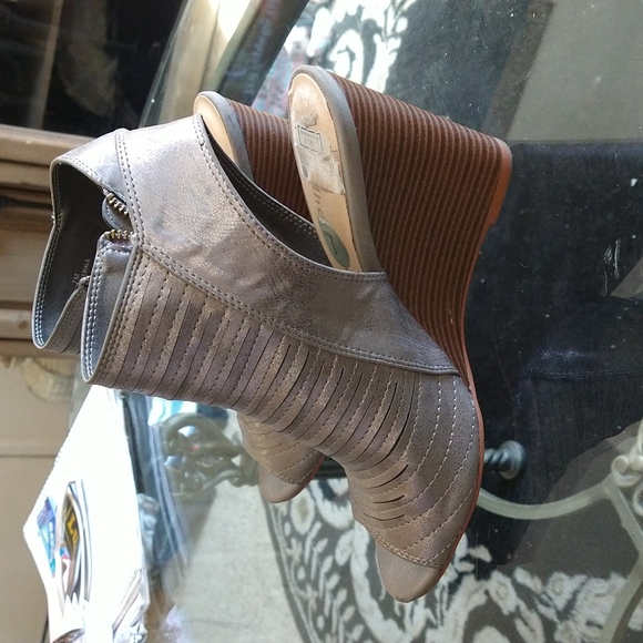 Grey heeled boot with open toe - Picture 2 of 2